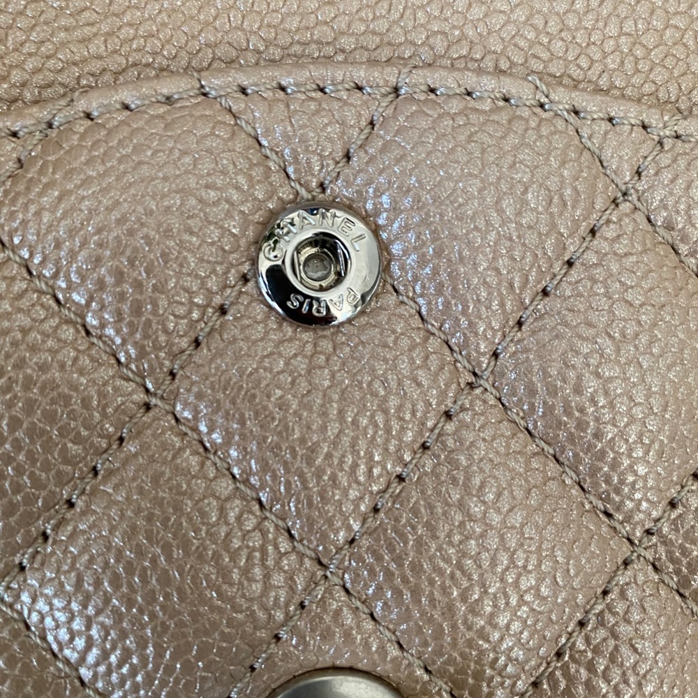 Chanel Classic Flap - Medium - Picture 8 of 10